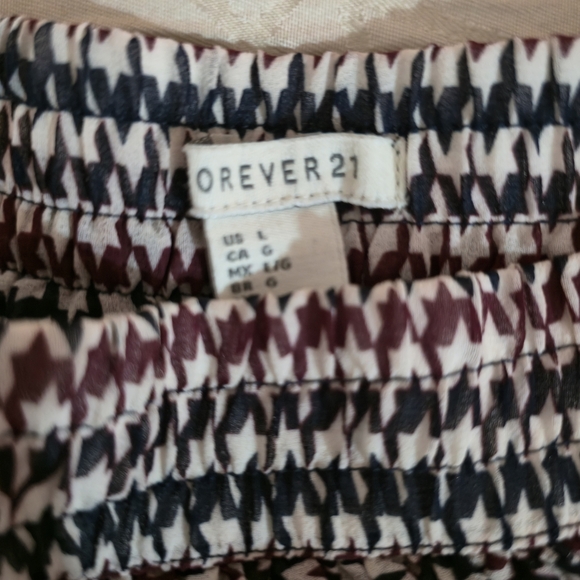 Forever 21 Geometric Print Mini Skirt – Size Large - Picture 2 of 2